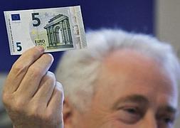 El nuevo billete de cinco euros. / Jose Sena Goulao (Efe) | Europa Press