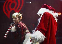 Miley Cyrus, durante su actuación. / Kevork Djansezian (Reuters)