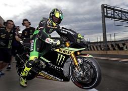 La moto Yamaha del equipo Tech3, con Pol Espargaró. / Manuel Bruque (Efe)