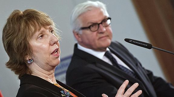El ministro de Asuntos Exteriores alemán, Frank-Walter Steinmeier, y Catherine Ashton.