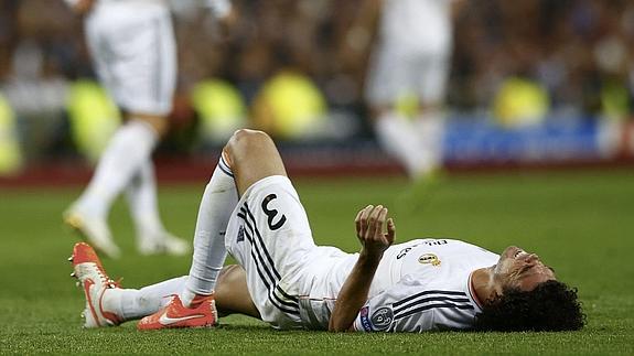 Pepe, lesionado sobre el terreno de juego. 