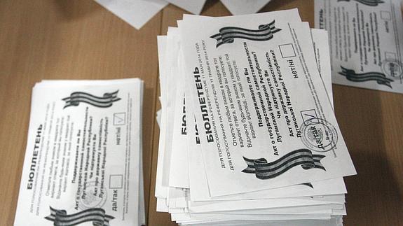 Papeletas empleadas para el referéndum independentista celebrado en Lugansk. 