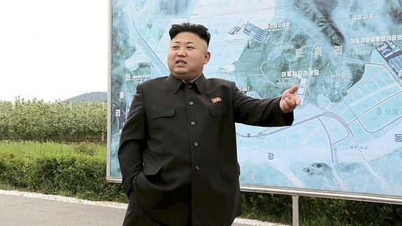 El líder norcoreano, Kim Jong-un, durante una visita a la granja Taedonggang. 