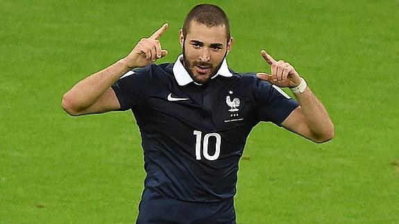 Benzema celebra un gol contra Honduras. 