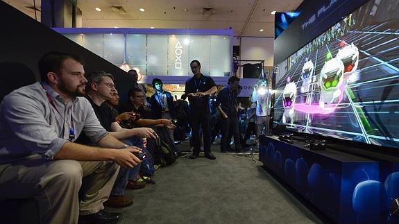 Jugadores compiten con el Sony PlayStation "The Playroom" 