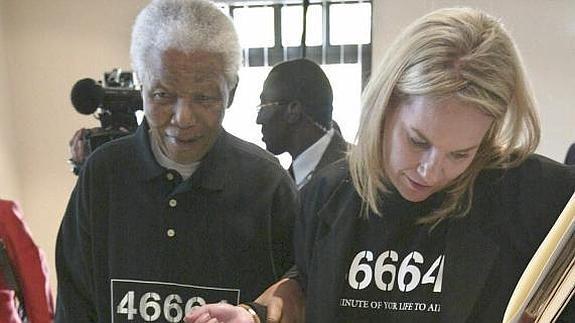 Mandela, junto a Zelda la Grange