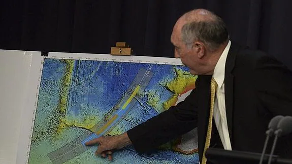 Un mapa muestra la nueva área de búsqueda del vuelo MH370. 