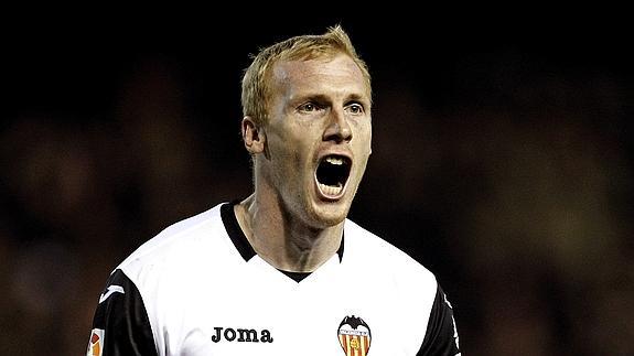 Mathieu celebra un gol con el Valencia. 