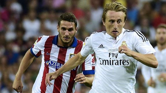 Modric (d), durante un partido con el Madrid. 