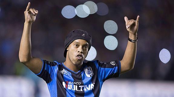 Ronaldinho, durante su presentación en Querétaro.  