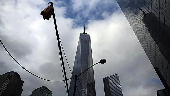 Rescatan a dos trabajadores colgados en el piso 69 del World Trade Center