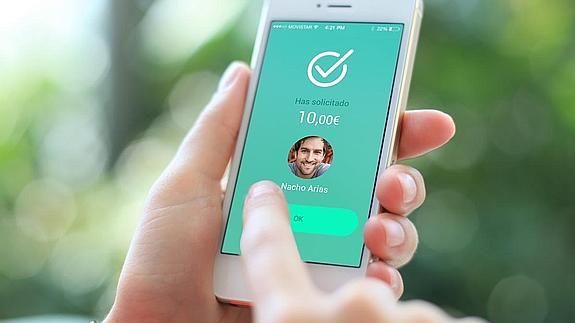 Un usuario envía dinero a uno de sus contactos.