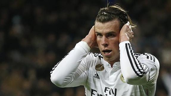 Gareth Bale celebra un gol tapándose las orejas. 