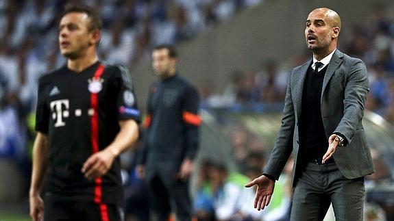 Guardiola se lamenta. 