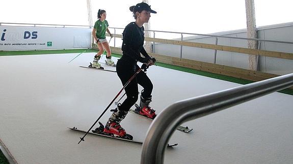 La instalación tiene una superficie esquiable de 48 metros cuadrados.