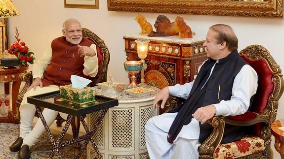 Encuentro entre Narendra Modi y Nawaz Sharif en Lahore (Pakistán).