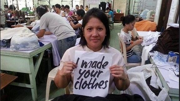 Baby, una de las trabajadoras de la marca Ropa Deportiva Hecha con Amor ubicados en Filipinas.