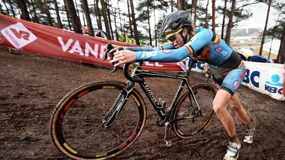 Femke Van den Driessche, en los Mundiales de ciclocross. 