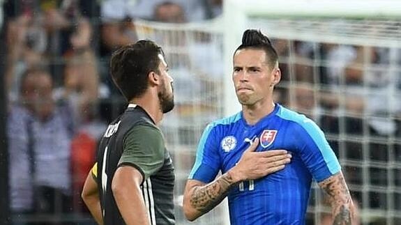 El eslovako Hamsik celebra un gol en un amistoso ante Alemania. 