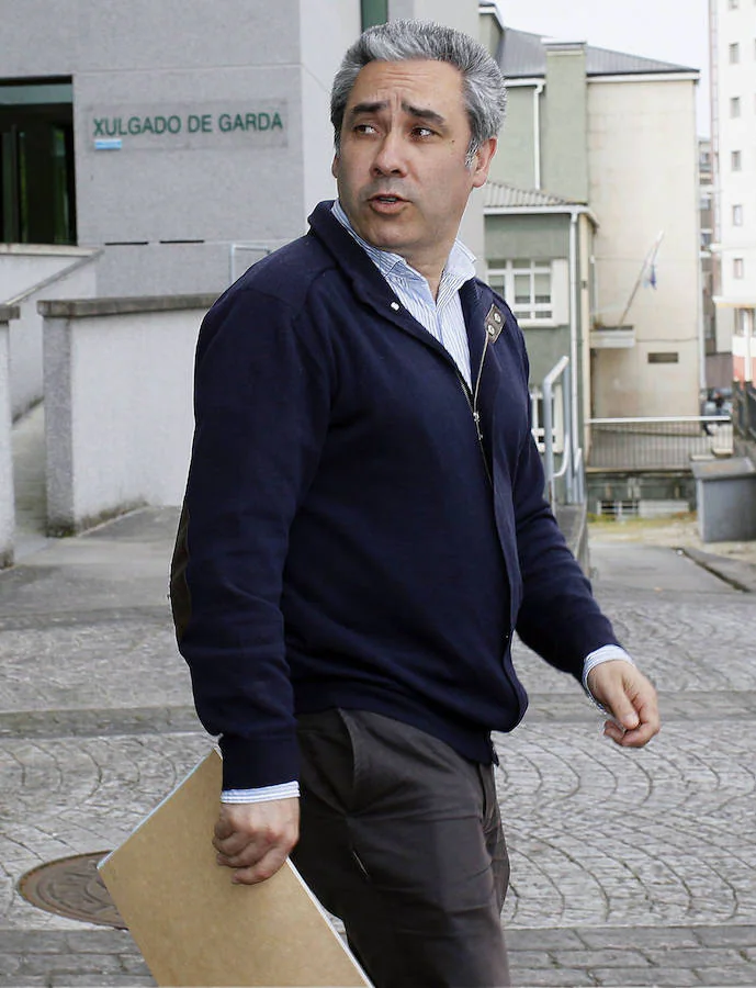 El expresidente del PP de Navia Roberto Santiago, tras declarar por el caso Pokemon. 