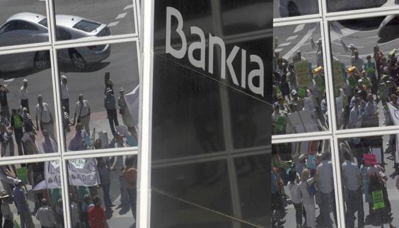 Una manifestación ante la sede de Bankia en Madrid.