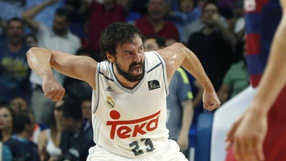 Sergio Llull, tras lograr una canasta. 