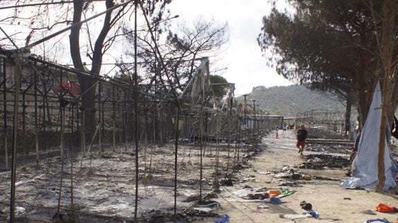 Centro de Moria (Lesbos) calcinado por las llamas.