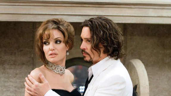 Escena de la película 'The tourist', interpretada por Johnny Depp y Angelina Jolie.