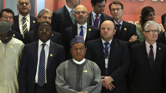 El secretario general y los ministros miembros de la OPEP, en Argel.