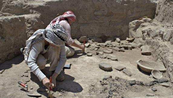 Arquéologos en un yacimiento sirio. 