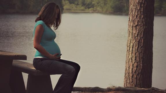 El sobrepeso en etapas primarias del embarazo aumentaría tasa de parálisis cerebral.