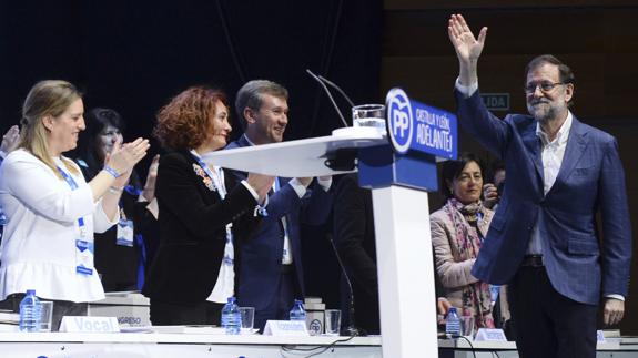 Mariano Rajoy (d), en el 13º Congreso Autonómico del PP en Valladolid.