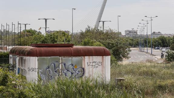 El descampado, próximo al Estadio Olímpico de Sevilla, en el que fue encontrada la joven. 