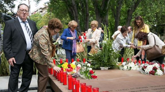 Familiares de las víctimas del Yak-42, durante un homenaje a los fallecidos.