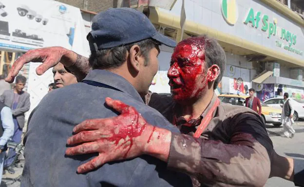 Uno de los heridos en el atentado de Kabul. 