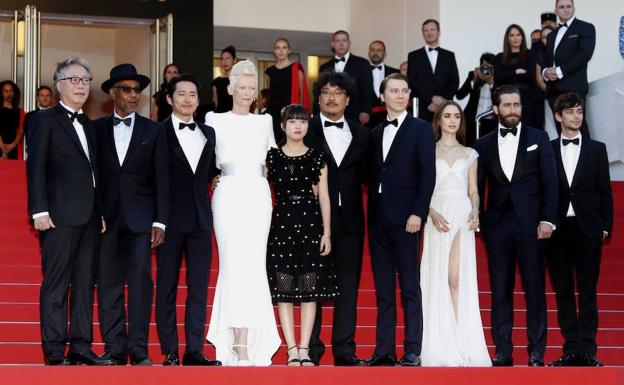 El reparto de 'Okja', en el 70º Festival de Cannes.