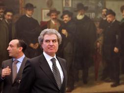 El ministro con una de las obras del Museo de fondo. RAMÓN L. PÉREZ