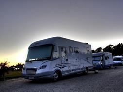 Playa Granada protesta por la estancia ilegal de autocaravanas