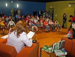 LECTURA ENCADENADA. En la biblioteca provincial de Jaén. FRANCIS J. CANO