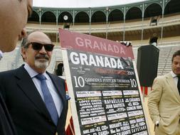 El empresario José María González de Caldas, durante la presentación hoy de los carteles de la Feria del Corpus de Granada.EFE