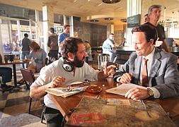 Óscar Aibar, junto a Santiago Segura.