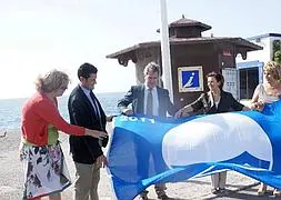 Las playas de Carchuna y Calahonda ya lucen su "Bandera Azul"