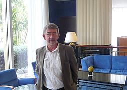 Guillermo Busutil defiende al escritor que es capaz de sentirse insumiso ante las injusticias de la sociedad. :: M. M. R.