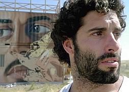 Belin, ante su obra. / EFE