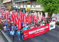 En la cabeza de la manifestación los líderes sindicales de CC.OO y UGT :: MANU BÉJAR