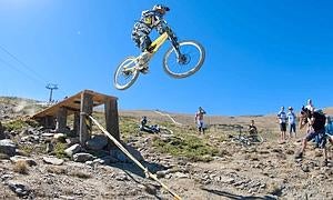 Sierra Nevada abre los circuitos de descenso en bicicleta de montaña