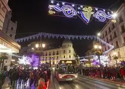 Los granadinos, dispuestos a disfrutar de esta Navidad.:: GONZÁLEZ MOLERO