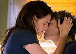 Robert Pattinson y Kristen Stewart: el pasional beso de la reconciliación