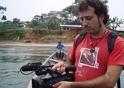 El español Arturo Hortas en plena grabación del corto ganador. Foto Helena Sala