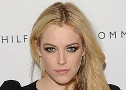Robert Pattinson, ve a la nueva Kristen Stewart: Riley Keough (vídeo)